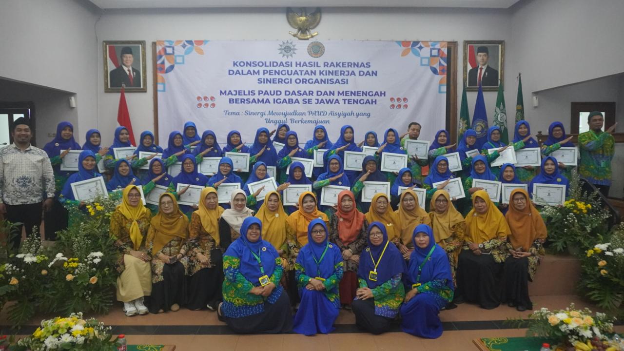 Penyerahan Sertifikat Kemandirian IGABA Untuk 35 Pimpinan Daerah IGABA kabupaten dan kota se-Jawa Tengah